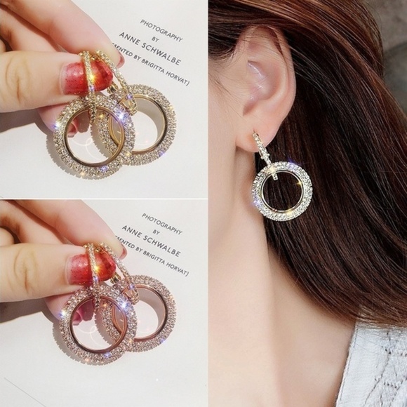 Fashion Jewelry Jewelry - ⭐️HP⭐️ earrings which are the translation of CHIC!